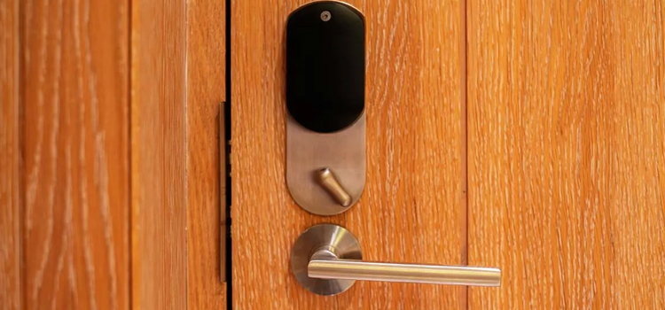 Automatic Locking Door Knob Brawley